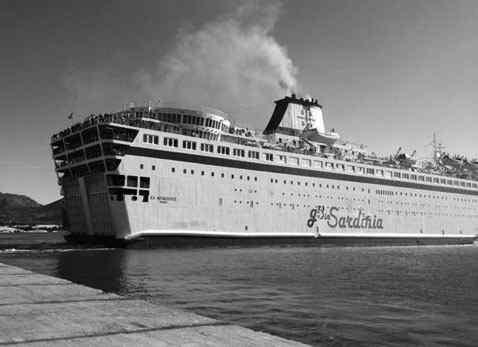 il tragnetto Moby Lines da Livorno a Olbia